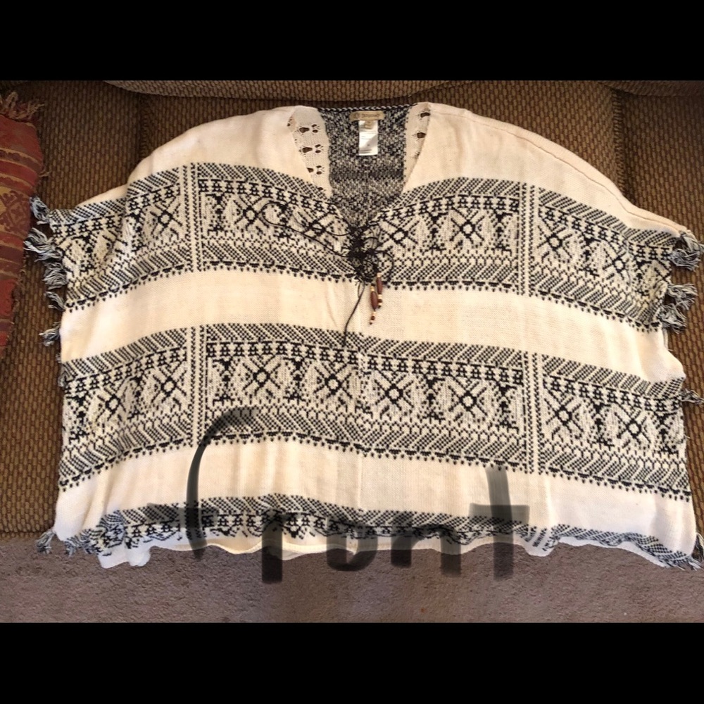 Short-Sleeved “boho” sweater